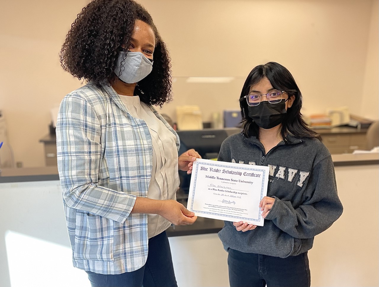 Ilse Martinez receives her MTSU Blue Raider Scholarship from Nashville State’s Assistant Director of Financial Aid Mary Louis at the College’s White Bridge campus