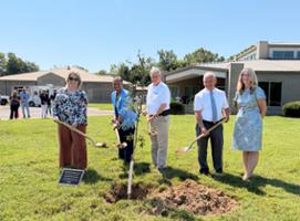 A remembrance and community tree-planting ceremony was held at Nashville State Community College's Humphreys County campus. 